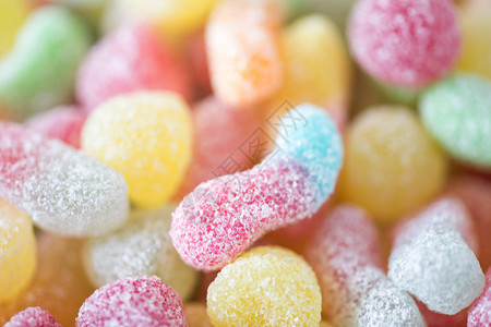 五颜六色的糖果特写镜头与美味的果冻糖果组图片