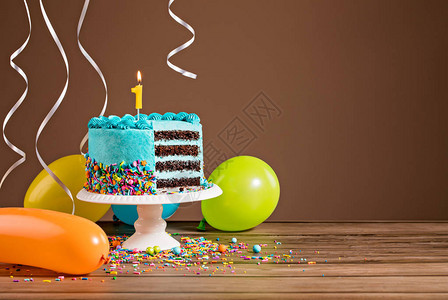 生日蛋糕蓝奶油冰淇淋彩色气图片