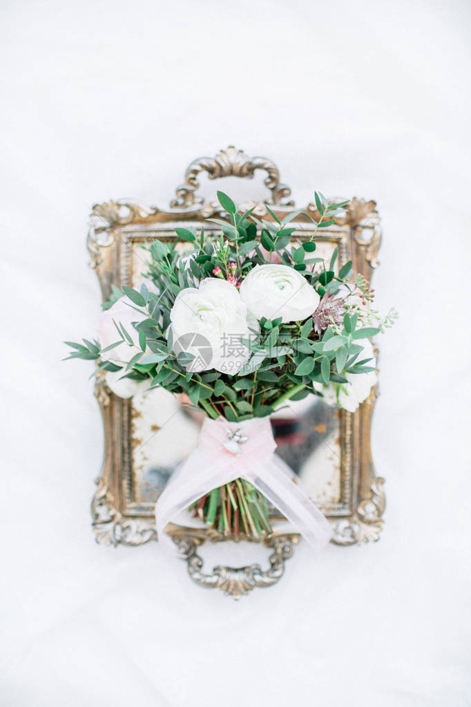 带复古的美丽婚礼花束图片