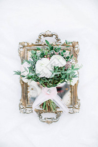 带复古的美丽婚礼花束图片