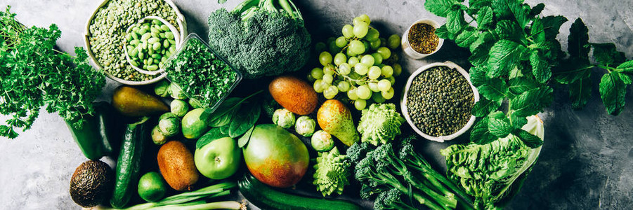 灰色背景横幅大小的绿色蔬菜和图片