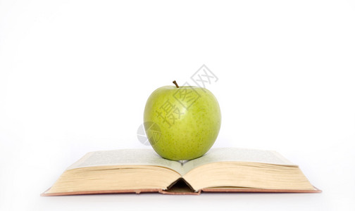 青苹果和一摞书图片