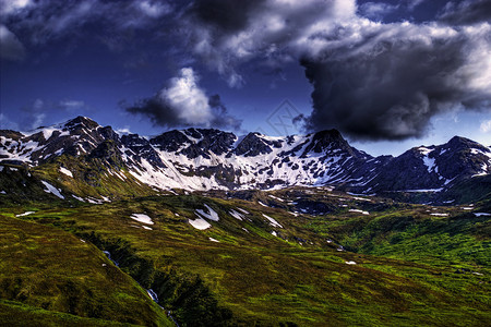 夏日阿拉斯加海契山口的Talkeetna山脉景观图片