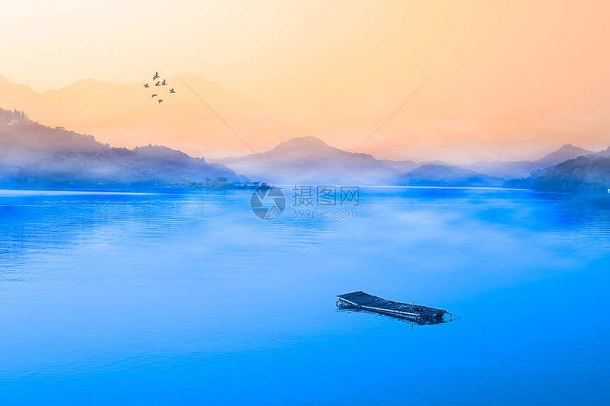 日月湖黎明图片