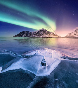 北极光海滩上的北极光挪威美图片