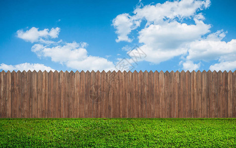 后院的木制花园围栏背景图片