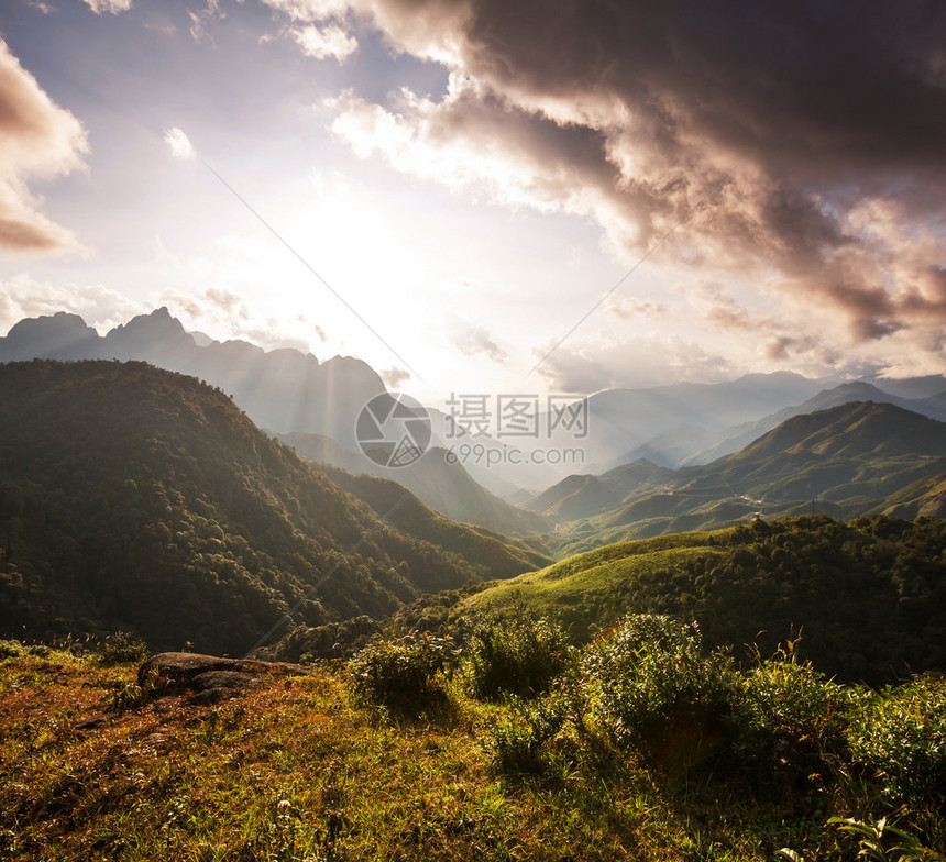 越南的山丘图片