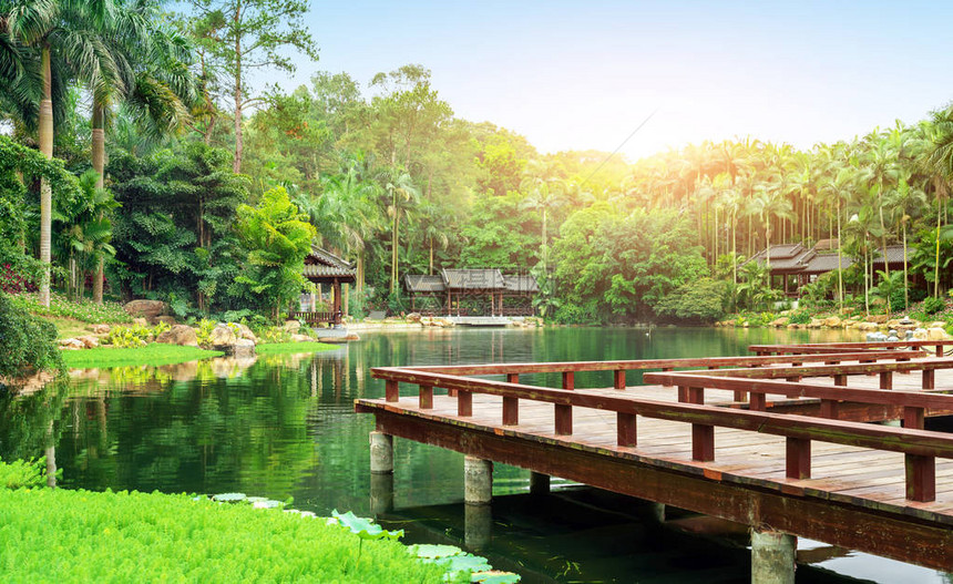 广西南宁青秀山风光湖光山色古建筑图片