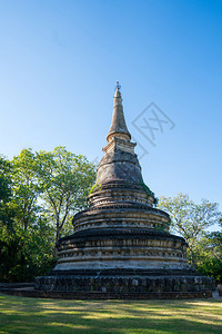 泰国清迈青绿色自然景观中的佛教寺庙图片