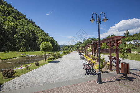 开曼察夫波兰皮涅尼山Szczawnica河村一背景