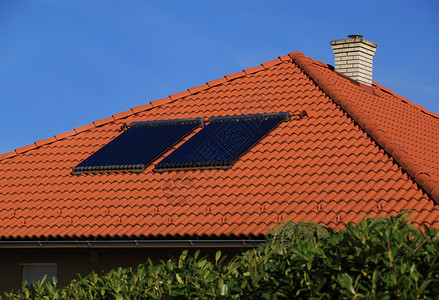 私人房屋顶上的太阳图片