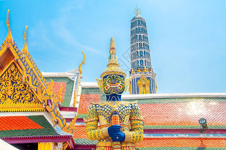 泰国曼谷大宫WatPhraKaew的巨型恶魔守护神图片