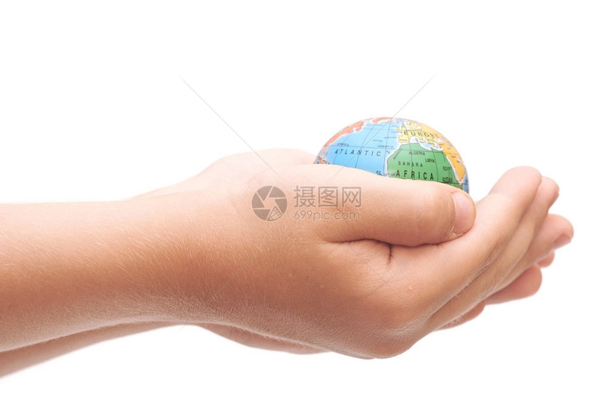 孩子的手拿着地球图片