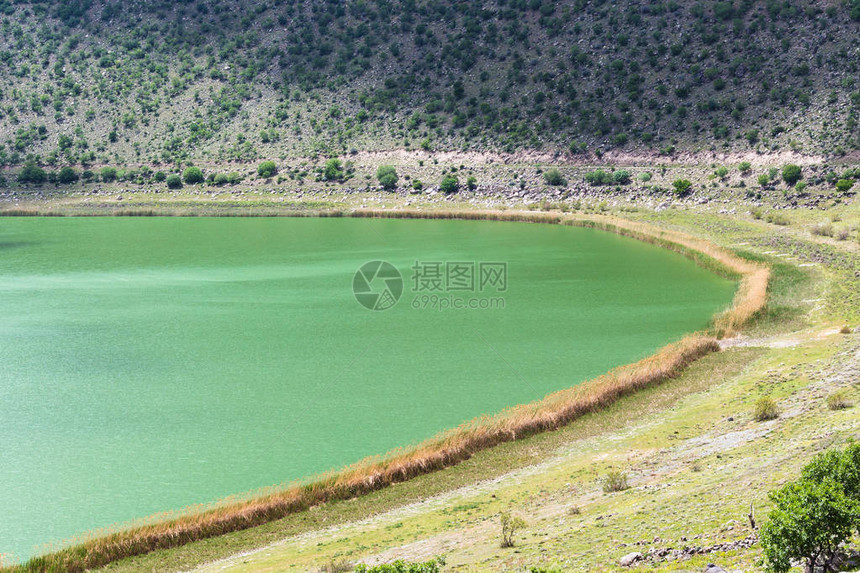 前往土耳其卡帕多西亚阿克萨赖省地热田纳利戈尔火山口湖LakeNar图片