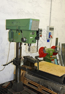 钢铁制造机械车间的绿色工业钻机印刷机背景图片