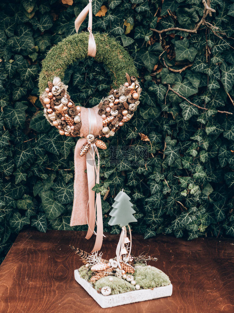 圣诞节前的降临花环DIY圣诞装饰品图片