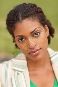 一个混血女人的形象图片