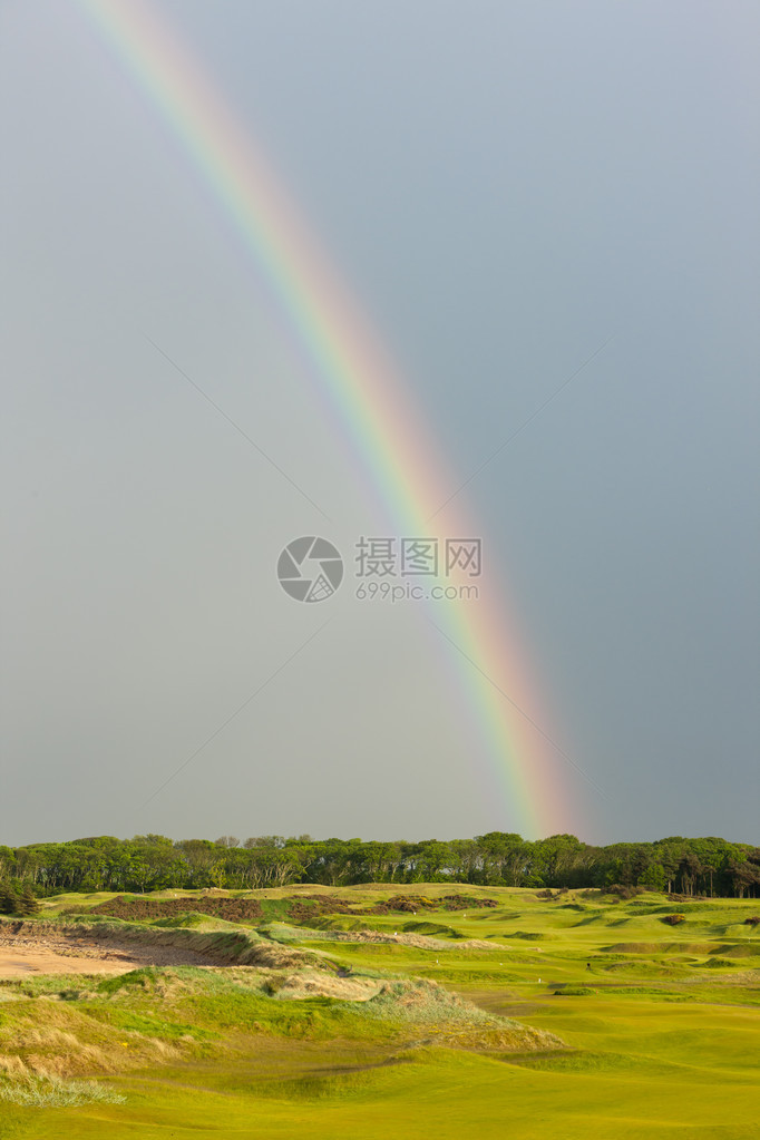 高尔夫球场上的彩虹圣安德鲁斯法图片