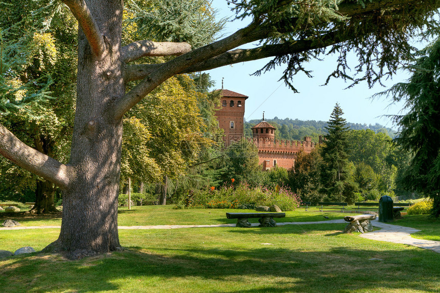 中世纪城堡位于意大利北部都灵Valentino公园ParcodelValentino植物图片