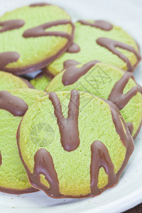 巧克力和Matcha绿色茶饼干图片