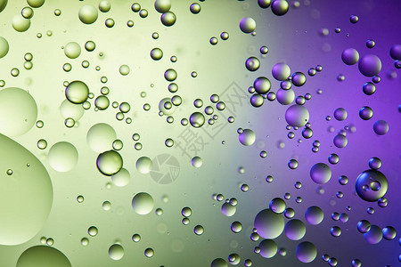 从混合水和油泡中提取的紫图片