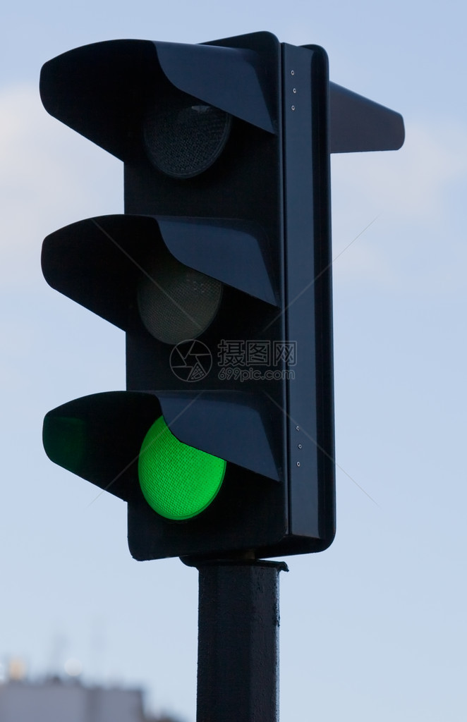 黑色交通信号灯绿图片