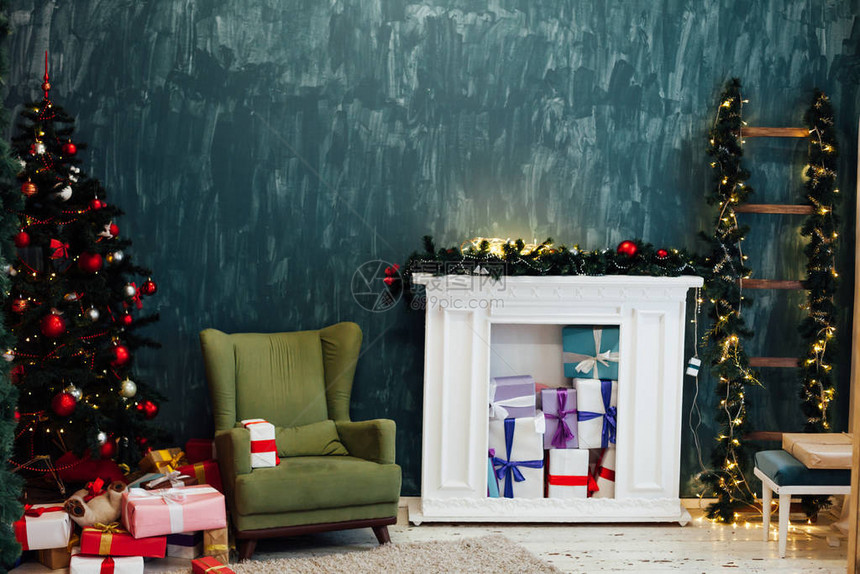 圣诞树与礼物装饰室内灯图片