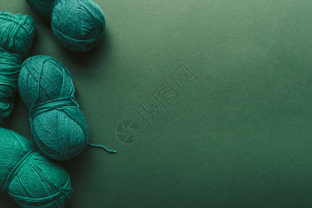 绿色背景上的绿色编织图片