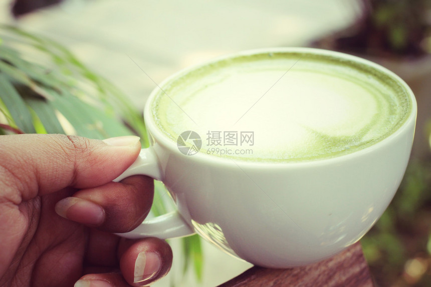喝绿茶和牛奶图片