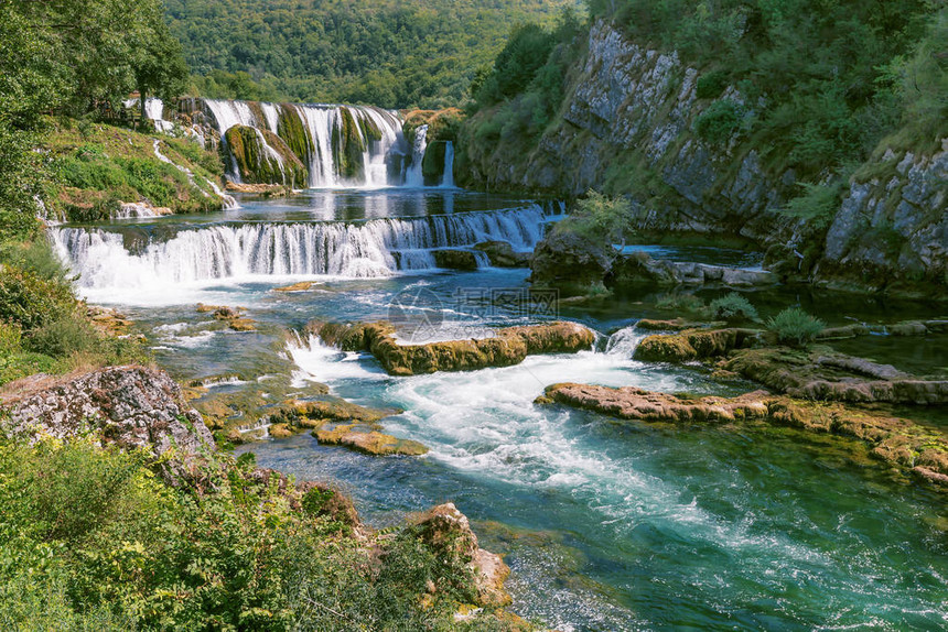 波斯尼亚和黑塞哥维那乌纳河的布克瀑布图片