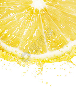 在白色背景上分离的多汁柠檬的uice下降图片