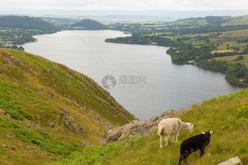 英国Cumbria湖区Ullswater湖风景高涨的乌勒斯沃特Ullls图片