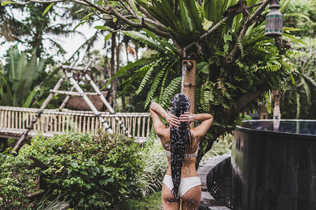 在巴厘热带花园户外淋浴有机皮肤护理豪华温泉酒店生活方式照片图片
