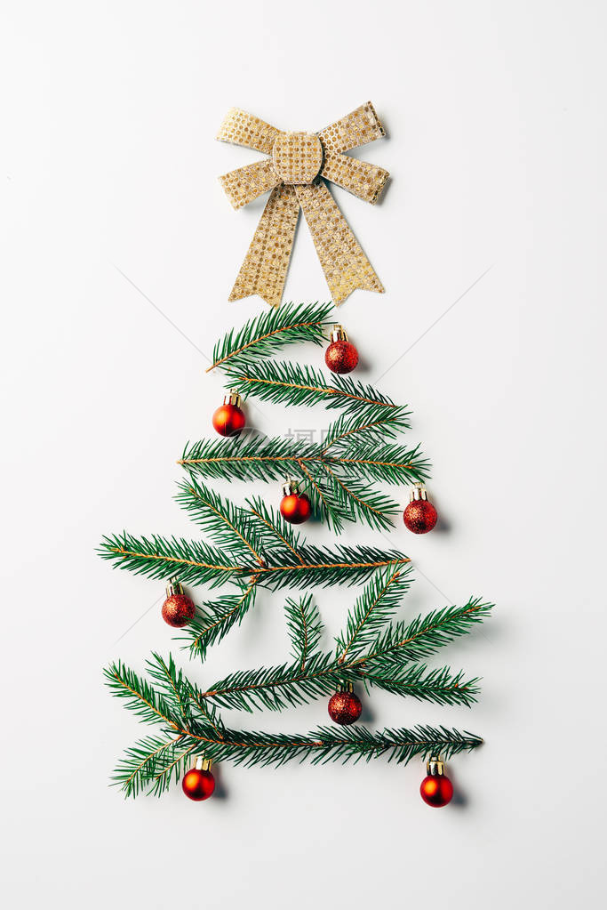 绿色松树枝的顶部视图装饰为节日圣诞树图片