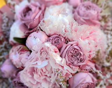 粉红玫瑰的新娘包图片