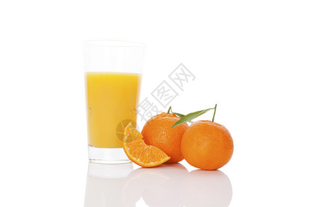新鲜的橘子汁和成熟的曼达林图片