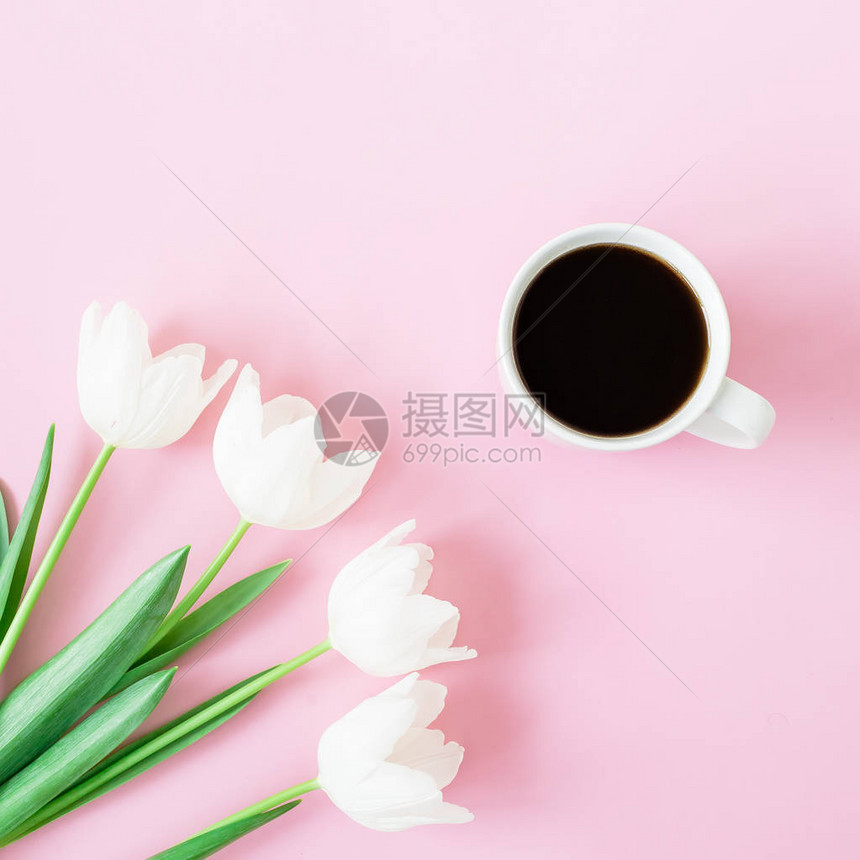 粉红背景的一杯咖啡的鲜图片