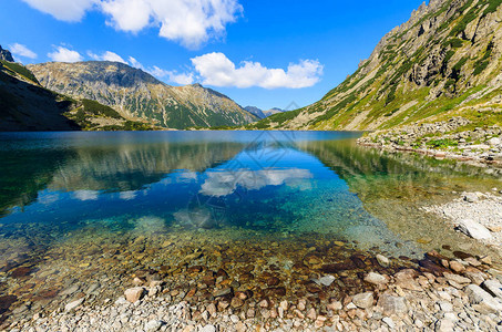 史通尼夏天美丽的沙皇尼史塔湖背景