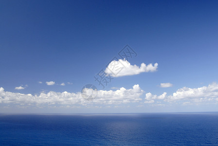 蓝天白云的美丽背景图片