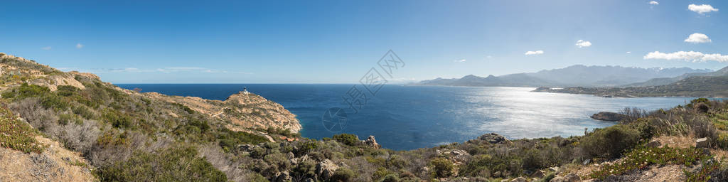 Revellata灯塔和Corsica西海岸的全景观光图片