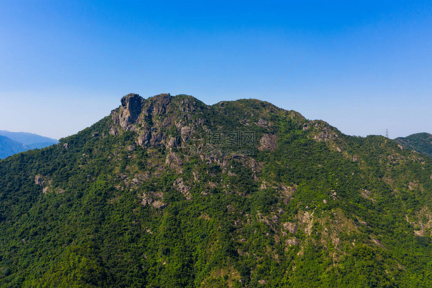 蓝天白云的香港狮子山图片