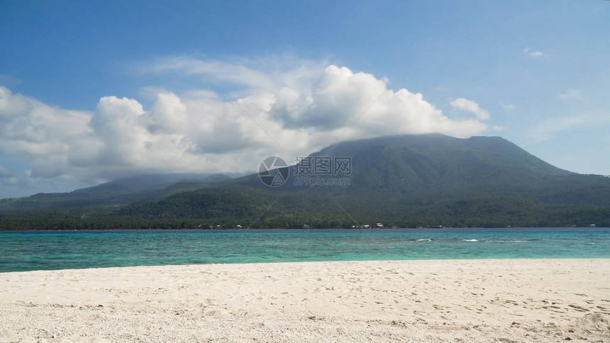 海景洋山脉和美丽的海滩天堂图片