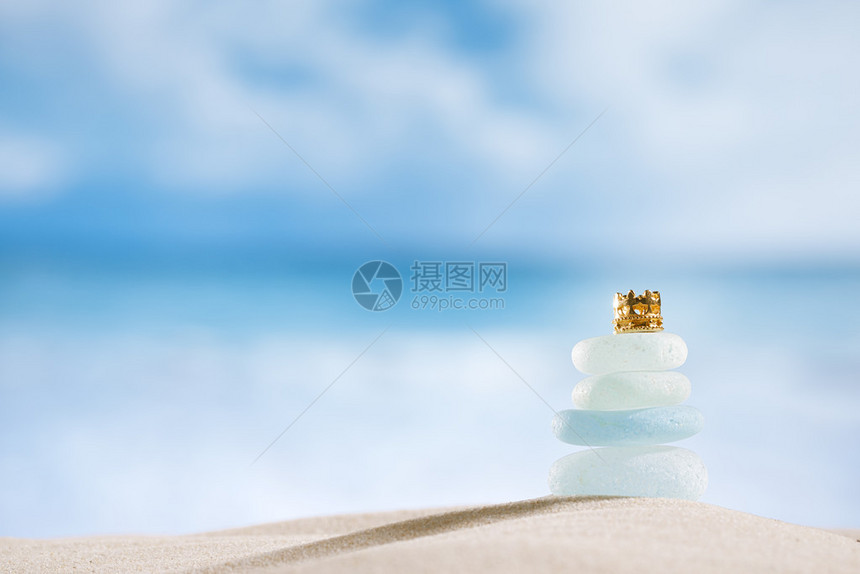 带有皇冠海洋海滩和海景的海图片