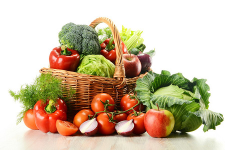 篮子中各类健康蔬菜水果图片
