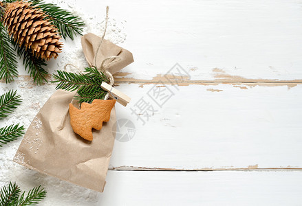 圣诞背景带有简单手工制作的礼物装饰着图片
