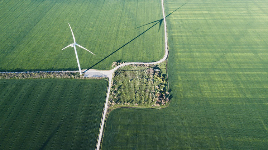 场上的风力发电站替代能源发图片