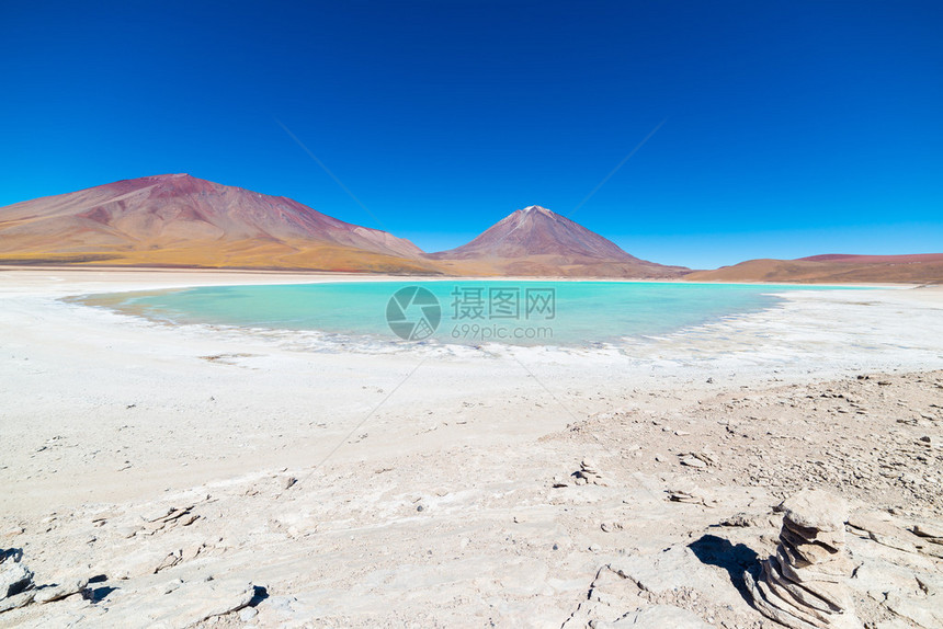 在前往玻利维亚旅游目的地UyuniSaltFlat的路上图片
