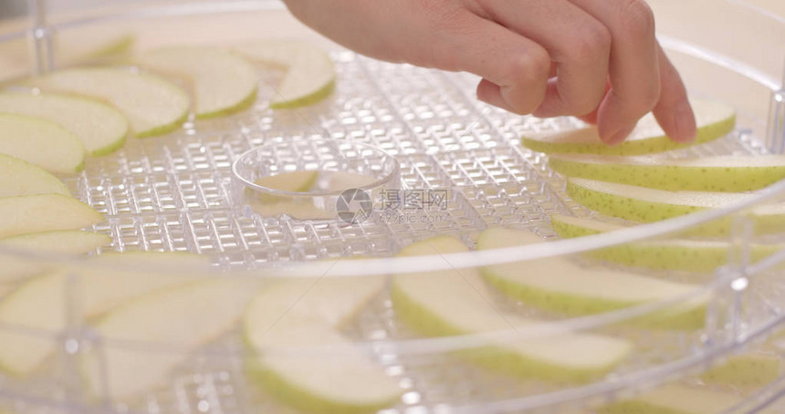 以干苹果为制成的烘干塑料干燥图片