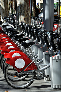 西班牙城市自行车近景图片