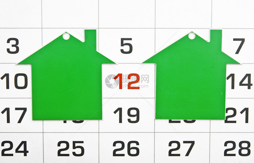 在日历背景上有两个形状的绿色房屋图片